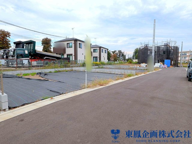 前面道路含む現地写真です