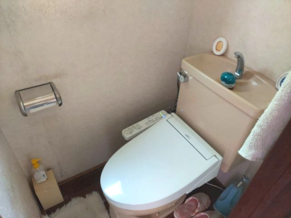 トイレに窓があるので、採光・換気ができます。窓を開けて新鮮な空気を取り入れられるため、清潔で快適な空間になりますね！