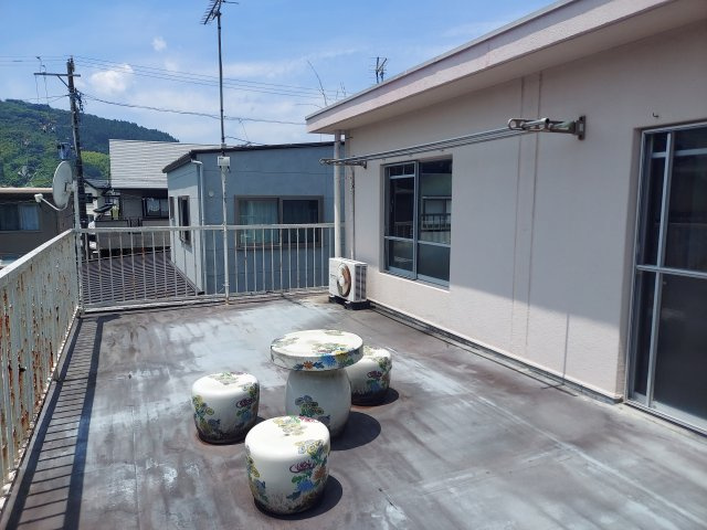 広いバルコニーなので多目的にお使いいただけます。