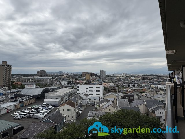 撮影時は曇りですが、晴天時には富士山、相模湾を遠望