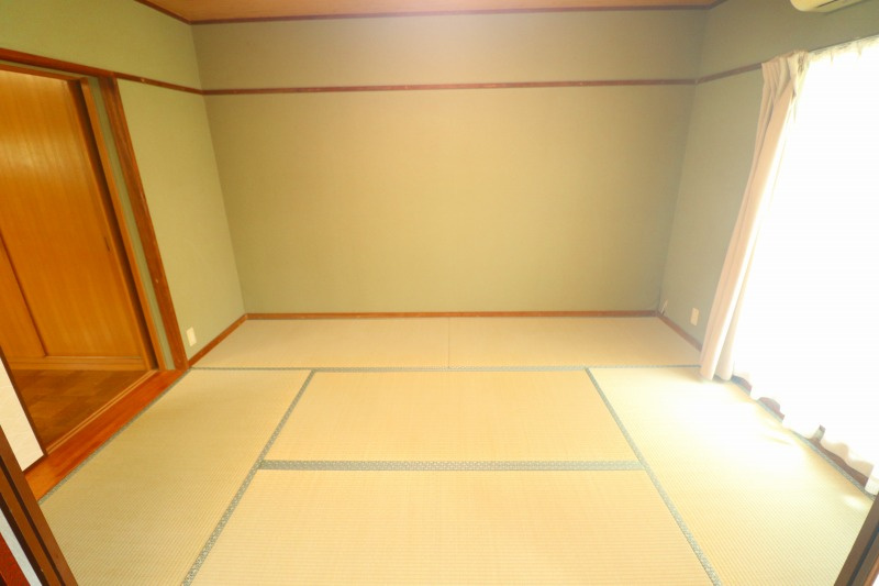 和室：客間にも、家族の憩いにも。子どもが遊ぶ空間にも安心の和室。