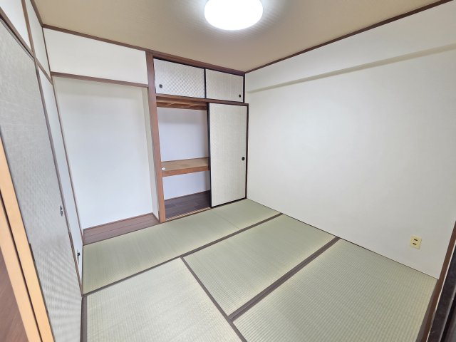 4.5帖の和室にも押し入れと床の間がついています！