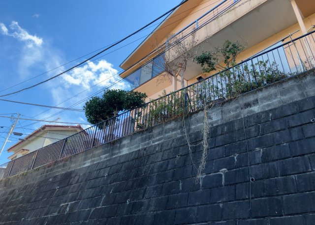 眺望を気にして物件を探す場合、前面に建物が建っていないか現地で確認しましょう！前面に建物があると景色はもちろん、日当たりや風通しにも影響が出てきます。住んだ時のことを想像しながら現地見学をしましょう。