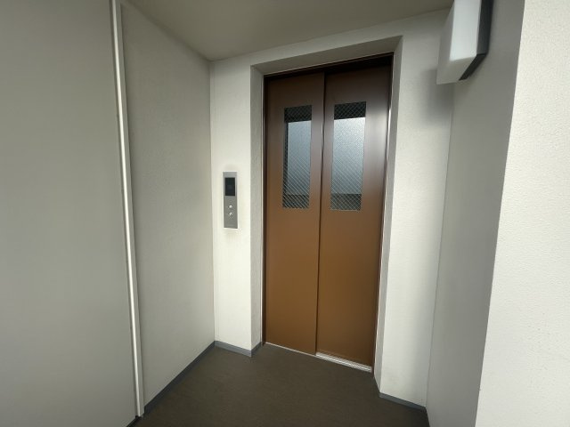 エレベーターも綺麗です。