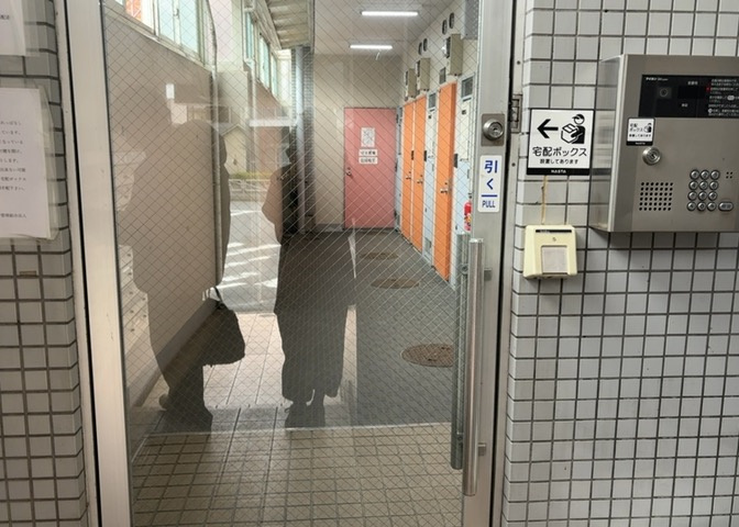 マンションのエントランスには、もともと風よけや防犯の役割がありますが、マンションによって宅配ボックスなどの設備が備わっている所もあります。日々の生活をイメージしながら生活しやすさをチェックしましょう。