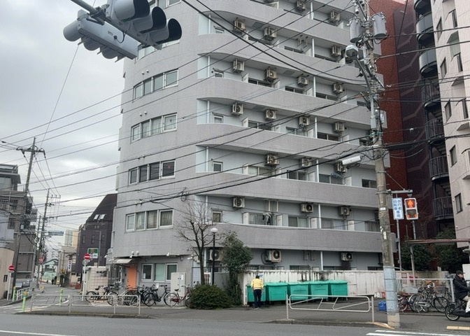 隣家の土地はどうなっているのか、生活利便施設が近くにあるのか、学校まで近いかなど、お客様のライフスタイルにあわせたイメージが重要です。また、近くにあると困る施設が近くにないかも確認するといいでしょう。
