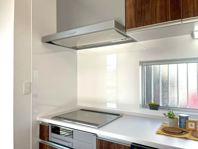 お掃除しやすい換気扇です＾＾　IHは三ツ口です♪