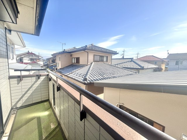 ■バルコニー｜あたたかな陽のひかりを浴びることのできるバルコニー。お洗濯物やお布団を干せば、家族みんなが気持ちよく暮らすことができます(*^^*)