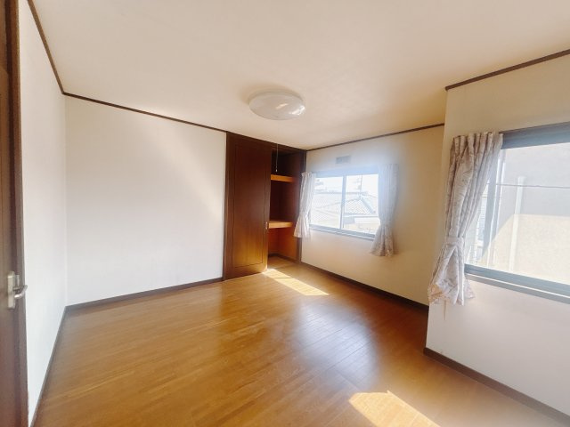 ■2階洋室｜2階各居室には収納をご用意しています♪常にお部屋を綺麗に保てます！小さなお子様も自然とお片付けができるようになるのでうれしいですよね！