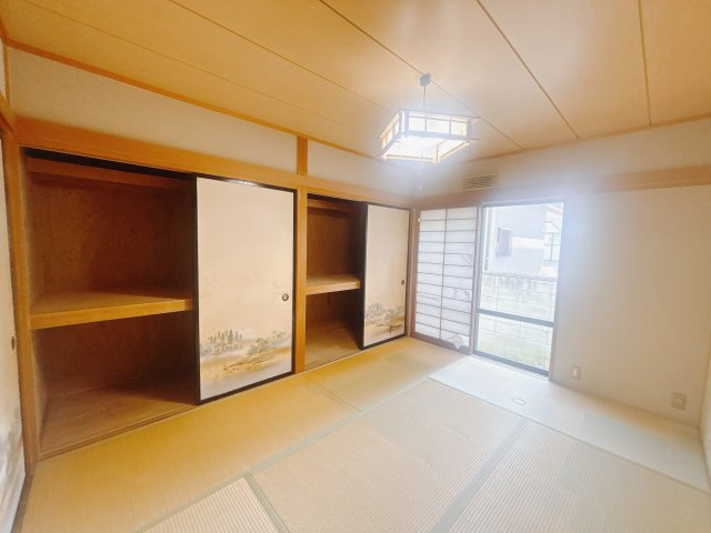 ■1階和室｜和室を書斎にしたり、冬にはコタツを敷いて家族みんなで年越しをするのもいいですね。家族みんなのお気に入りの空間になります♪