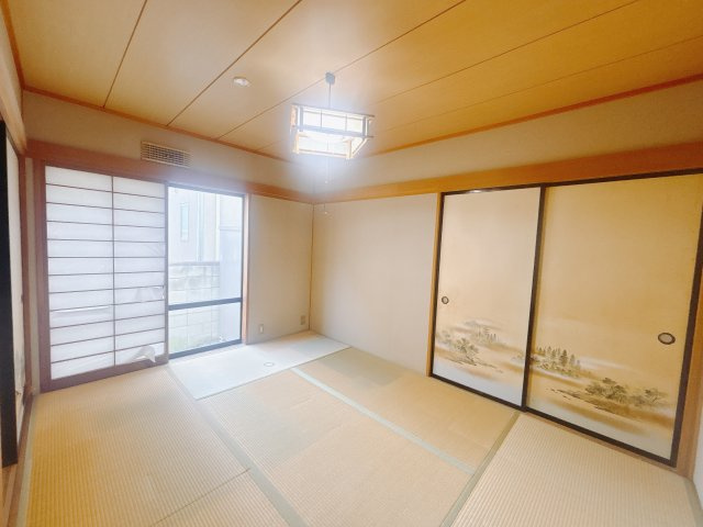 ■1階和室｜和室でしか味わえない畳ならではの香りや素材で和のやすらぎを感じてください♪休日はお子様とお昼寝するのにも最適です！