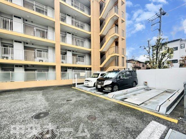 【敷地内駐車場】最新の空き状況や費用などの詳細は担当スタッフまでお問い合わせください。