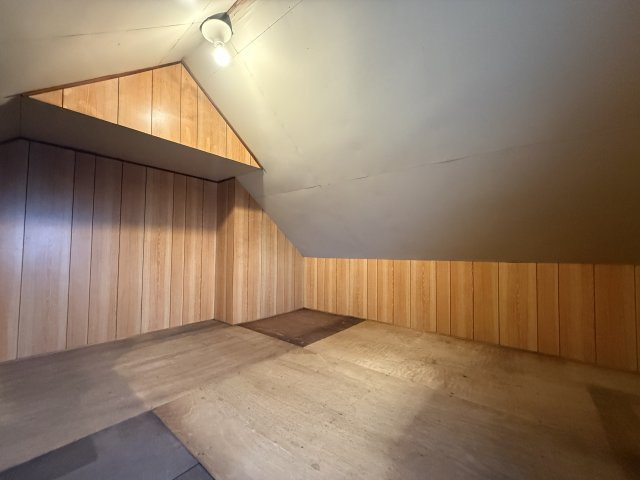 隠れ家のような屋根裏収納