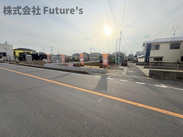 前面道路含む現地写真です。