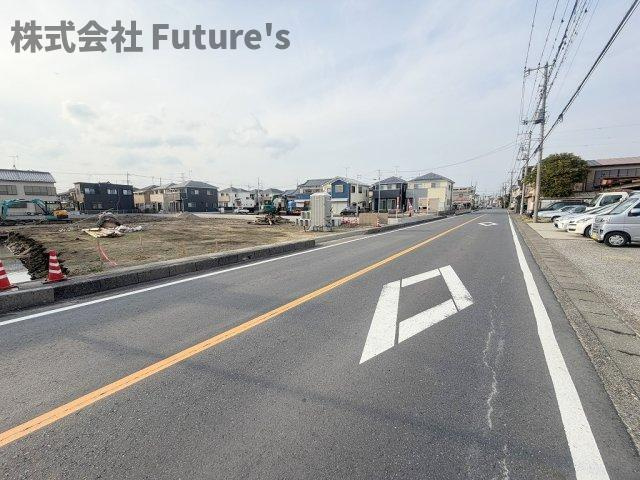 前面道路含む現地写真です。