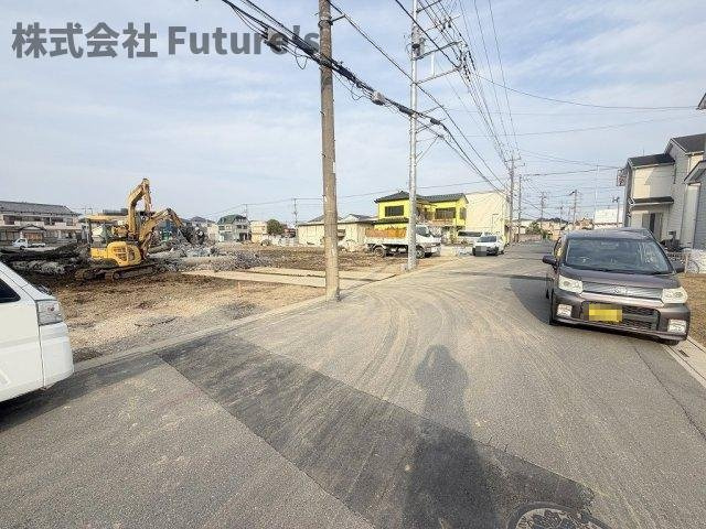 前面道路含む現地写真です。