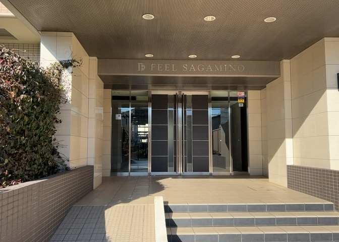 マンションのエントランスには、もともと風よけや防犯の役割がありますが、マンションによって宅配ボックスなどの設備が備わっている所もあります。日々の生活をイメージしながら生活しやすさをチェックしましょう。