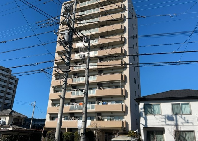外観はマンション管理がされているかの目安になります。築年数が古いと、壁面は劣化してひび割れが生じることも！建物が古びていても細かいところが修繕されていると、きちんと管理されているなぁと感じるでしょう。