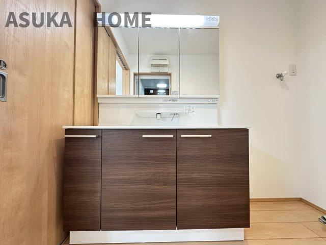 朝のラッシュ多人数での使用も考えた便利な空間となっています。