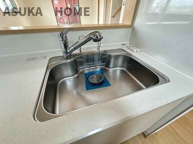 浄水器カートリッジ付の水栓です。野菜を洗えるので栄養素も損なう心配もありませんね