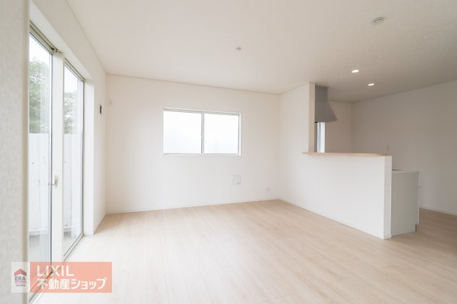 【ダイニング】現地完成写真。家族でくつろげるダイニングです。
