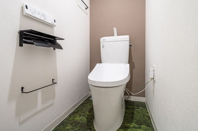 トイレは手洗い付きタイプです。