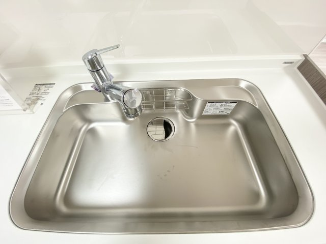 広々シンクにつき使いやすいですね♪また、浄水器付きのため生活飲料水としてもご利用いただけます♪