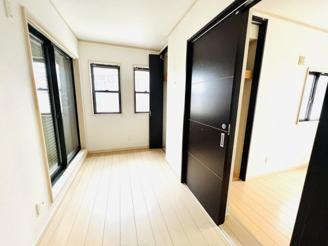 洋室(リフォーム前の写真です)