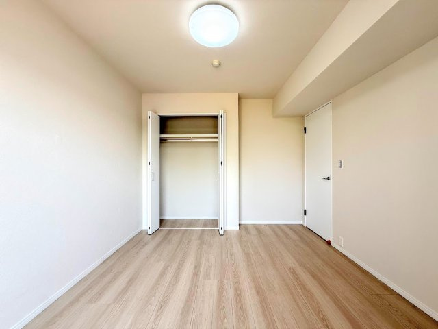 ◆気持ちの良い風が室内へ入り込む居室。家具を配置しても広々ご利用いただけます！！
