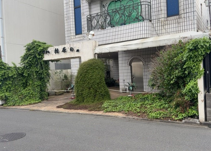 家を建てる前提で土地を探している場合、地盤の丈夫さは譲れない条件の一つです。地盤が脆弱だと追加工事が必要となります。また、過去に地盤沈下や液状化現象を起こした土地は、できるだけ避けた方がいいでしょう。