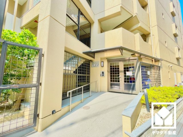 定期的な清掃・管理体制が整っており、帰宅時や来客時にも気持ちの良い空間です。