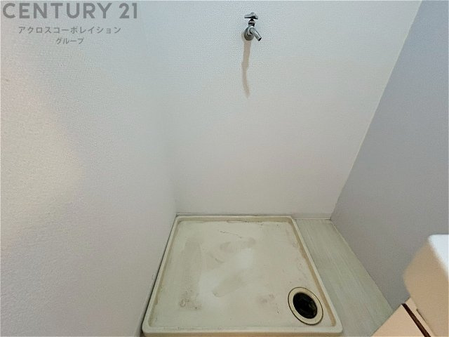 洗濯物の仕分け作業がしやすく、整理整頓が容易になります。洗濯音や湿気を他の部屋に持ち込まず、生活環境を快適に保ちます。上部を活用すれば収納スペースを確保でき洗剤や洗濯用品の整理もしやすくなります。　