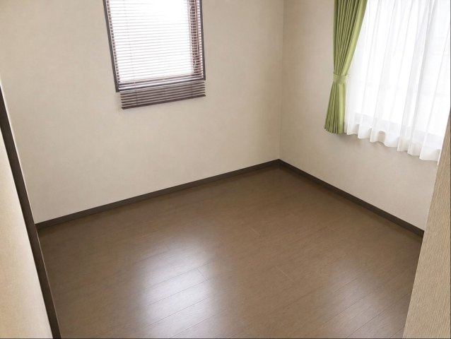1階洋室です！　※AI加工により家具・荷物を消去しています（現況優先）