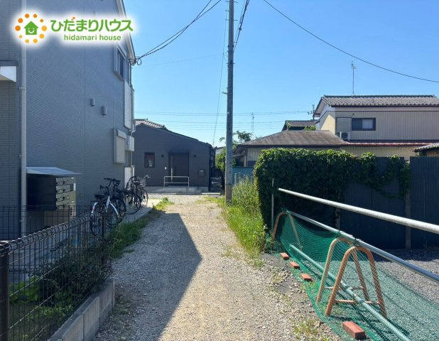 前面道路は4ｍの私道です♪　道路使用の為の承諾書がしっかりございますので、トラブルの心配は御座いません♪
