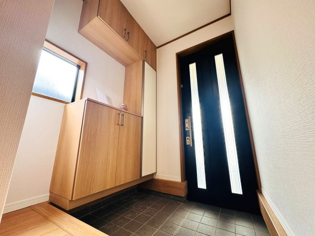 明るく開放的な玄関