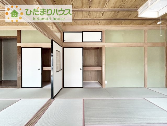収納スペースは広くしまった物の出し入れも楽々です(^^)