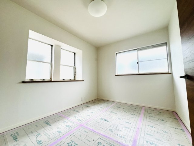 洋室(リフォーム中の写真です)