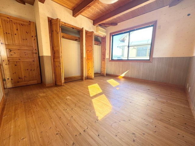 各洋室に収納があり、お部屋をスッキリきれいに保つことが出来ます。