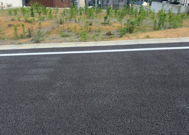 家を建てる前提で土地を探している場合、地盤の丈夫さは譲れない条件の一つです。地盤が脆弱だと追加工事が必要となります。また、過去に地盤沈下や液状化現象を起こした土地は、できるだけ避けた方がいいでしょう。