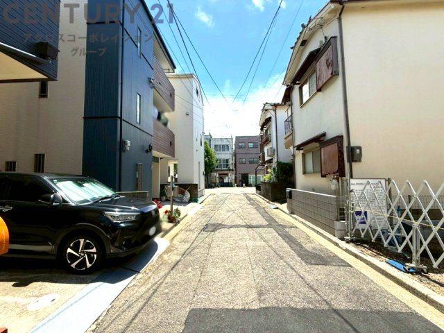 前面道路含む現地写真です。