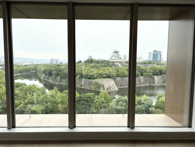 【物件からの眺望】リビングのハイサッシから「大阪城公園」を一望！