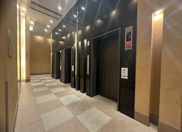 1F　エレベーター前