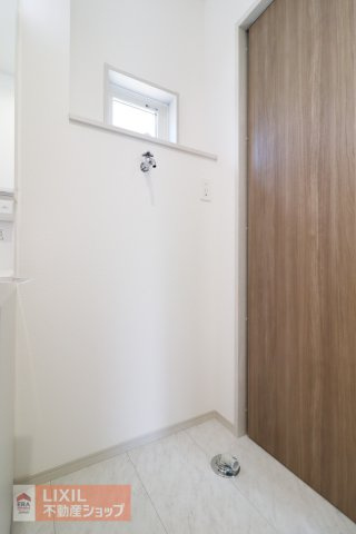 【ランドリースペース】現地完成写真。家事動線など使い勝手がよく、お洗濯がしやすいですね。