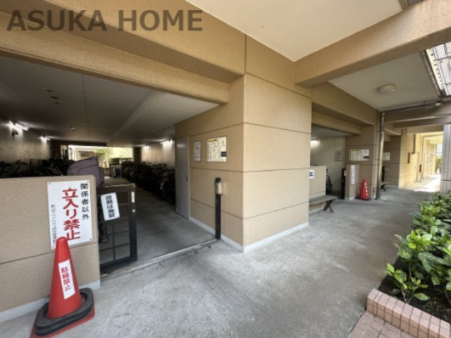 屋根付きの駐輪スペースを完備♪