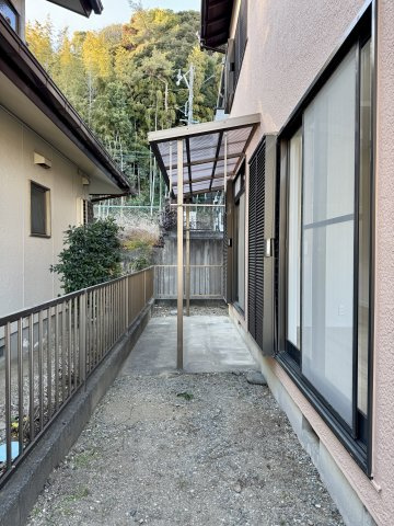 洗濯物干しにも便利な、コンパクトで実用的なお庭です！