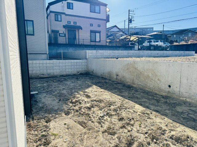 ～ガーデニングやお子様のプール遊びなども楽しめる広い庭付き～