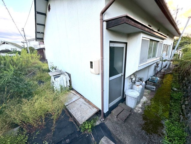 外から直接キッチンへ入れるため、ゴミ出しや荷物の搬入が楽です。