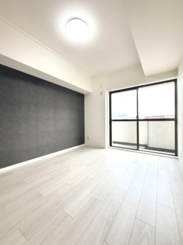 【洋室約6.0帖】　ゆったりサイズの洋室は、主寝室にいかがでしょうか？