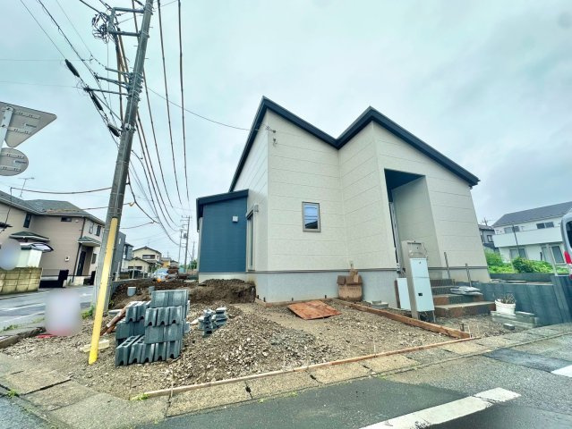 敷地面積168.04？（50.83坪）で角地にある平家住宅です。駐車スペースも2台ございます。是非、現地ご覧ください♪