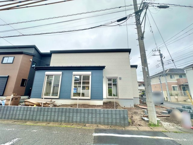 敷地面積168.04？（50.83坪）で角地にある平家住宅です。駐車スペースも2台ございます。是非、現地ご覧ください♪